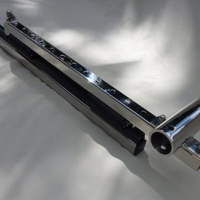 The Transverse Link- a tube joining the 2 sides is carried on a subframe member which due to the many holes can be attached to the sliding cars and the T/Link at differing points to alter the reach and elevating height.