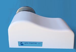 The lifting and launching are powered by this electric waterproofed rope windlass which can be located in various positions on deck or even in a locker. The lifting and launching are powered by this electric waterproofed rope windlass which can be located in various positions on deck or even in a locker.